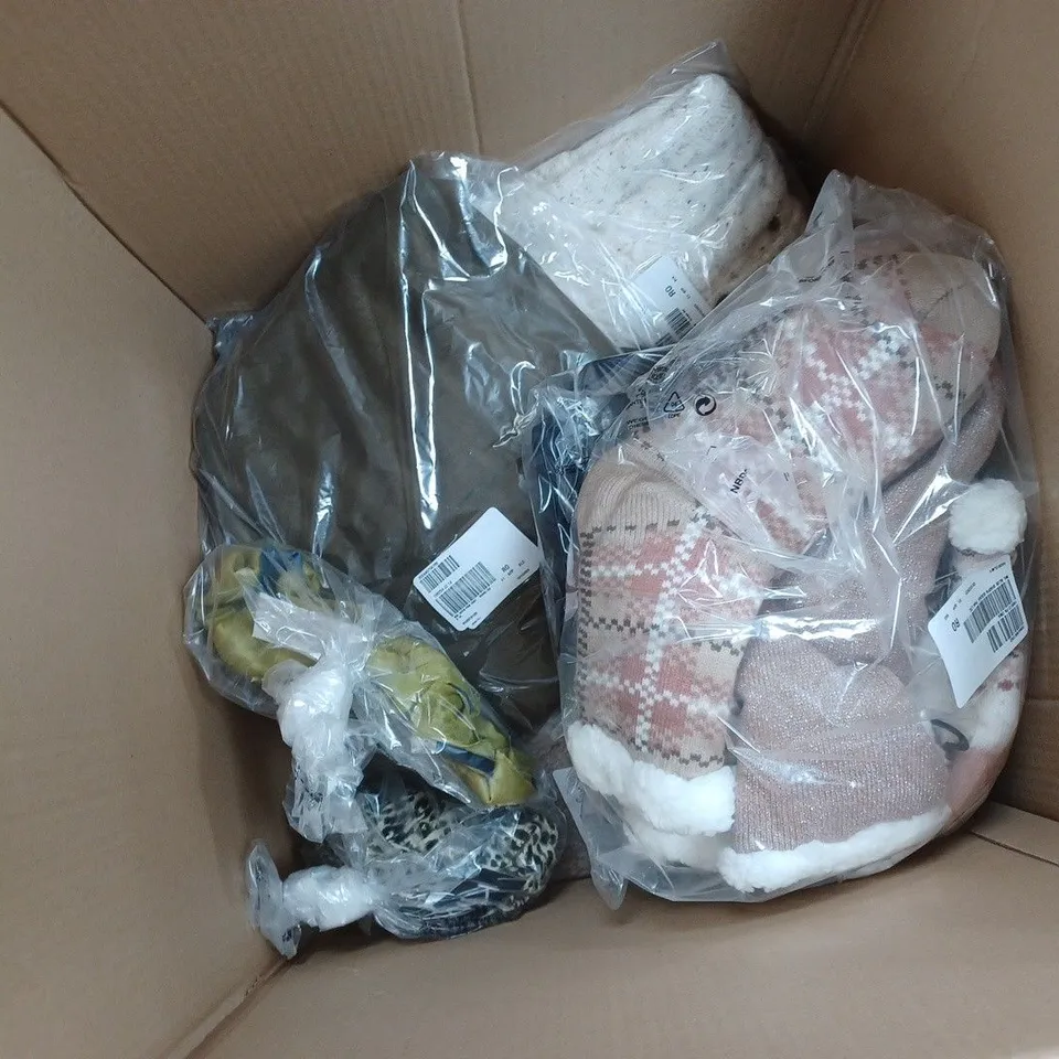 LARGE QUANTITY OF ASSORTED CLOTHING TO INCLUDE BLAZERS, JUMPERS, ONESIES, ETC