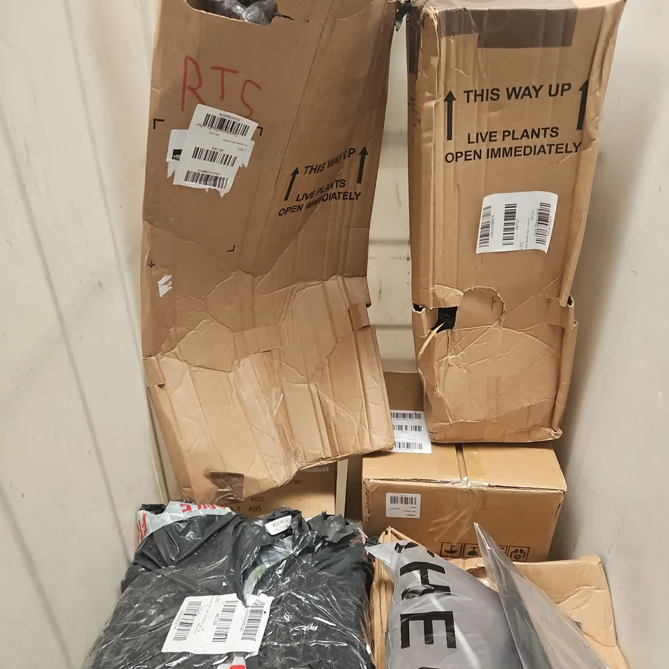 CAGE OF APPROXIMATELY 10 ASSORTED ITEMS TO INCLUDE - COOKWARE, PLANTS, CRAFT CIDER ETC. - COLLECTION ONLY