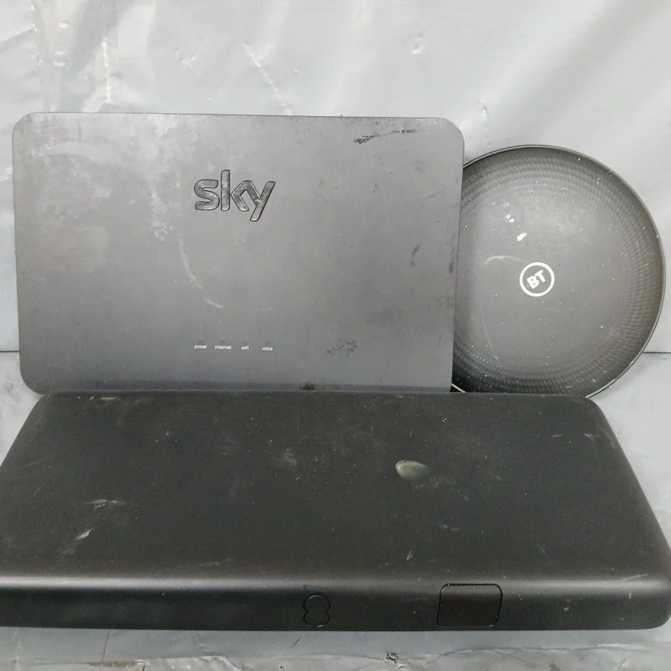 APPROXIMATELY 6 ASSORTED ITEMS TO INCLUDE - SKY HUB , BT HUB ETC