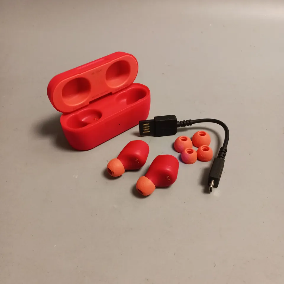 SKULLCANDY WIRELESS EARBUDS IN RED