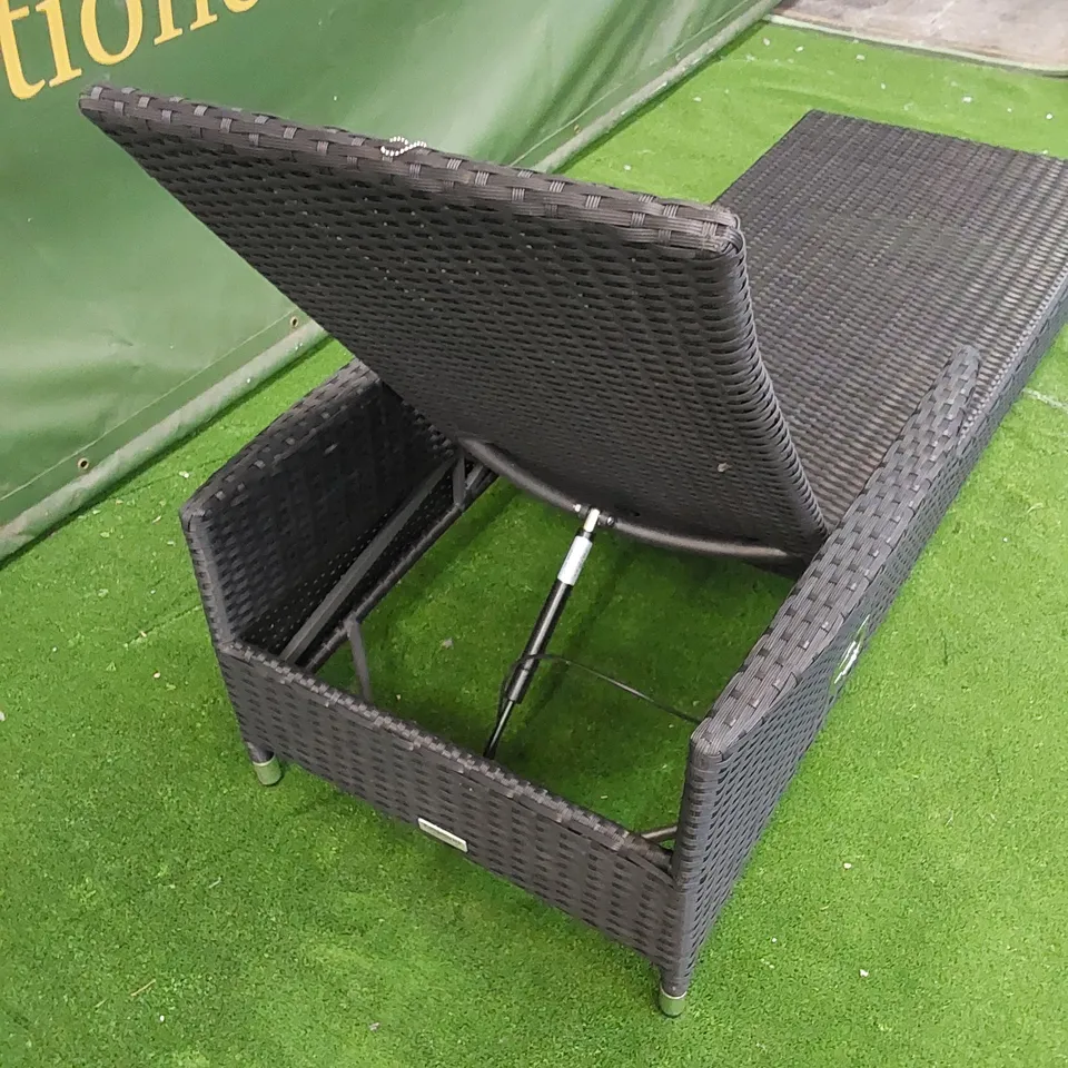 DESIGNER MANUAL ADJUSTABLE SUNLOUNGER IN BLACK RATTAN 