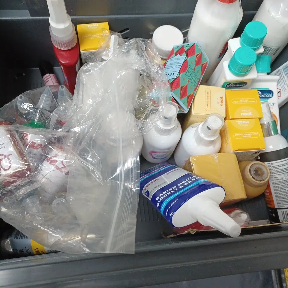 BOX OF APPROXIMATELY 14 ASSORTED ITEMS TO INCLUDE - THISWORKS DEEP SLEEP PILLOW SPRAY , HOB BRITE POWERFUL FORMULA , HEMP PILLOW SPRAY ETC