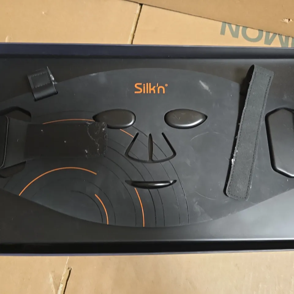 BOXED SILK'N DUAL LED MASK