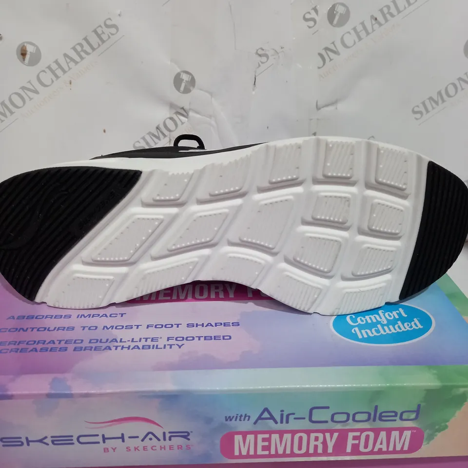 BOXED PAIR OF SKECHERS AIR COURT TRAINERS IN BLACK SIZE 7