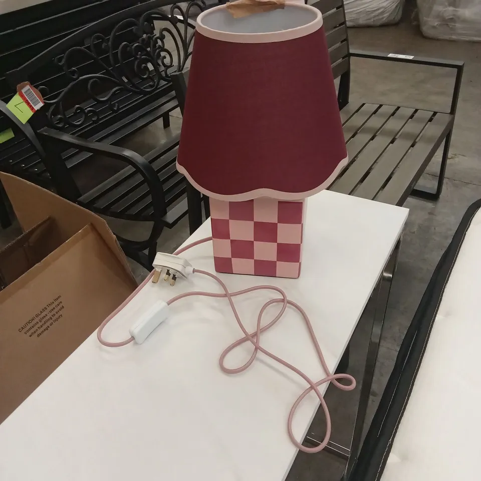 DESIGNER CUBE BASE TABLE LAMP - PINK