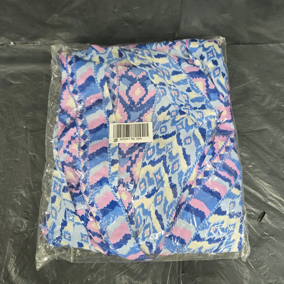 APPROXIMATELY 15 BAGGED FRANK USHER CHIFFON PRINTED DRESS W/TIE WAIST FLOATY SLEEVES & CROSSOVER FRONT IN BLUE 