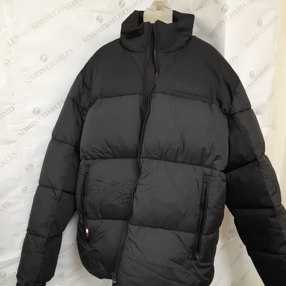 TOMMY HILFIGER NEW YORK PUFFER JACKET IN BLACK SIZE 3XL