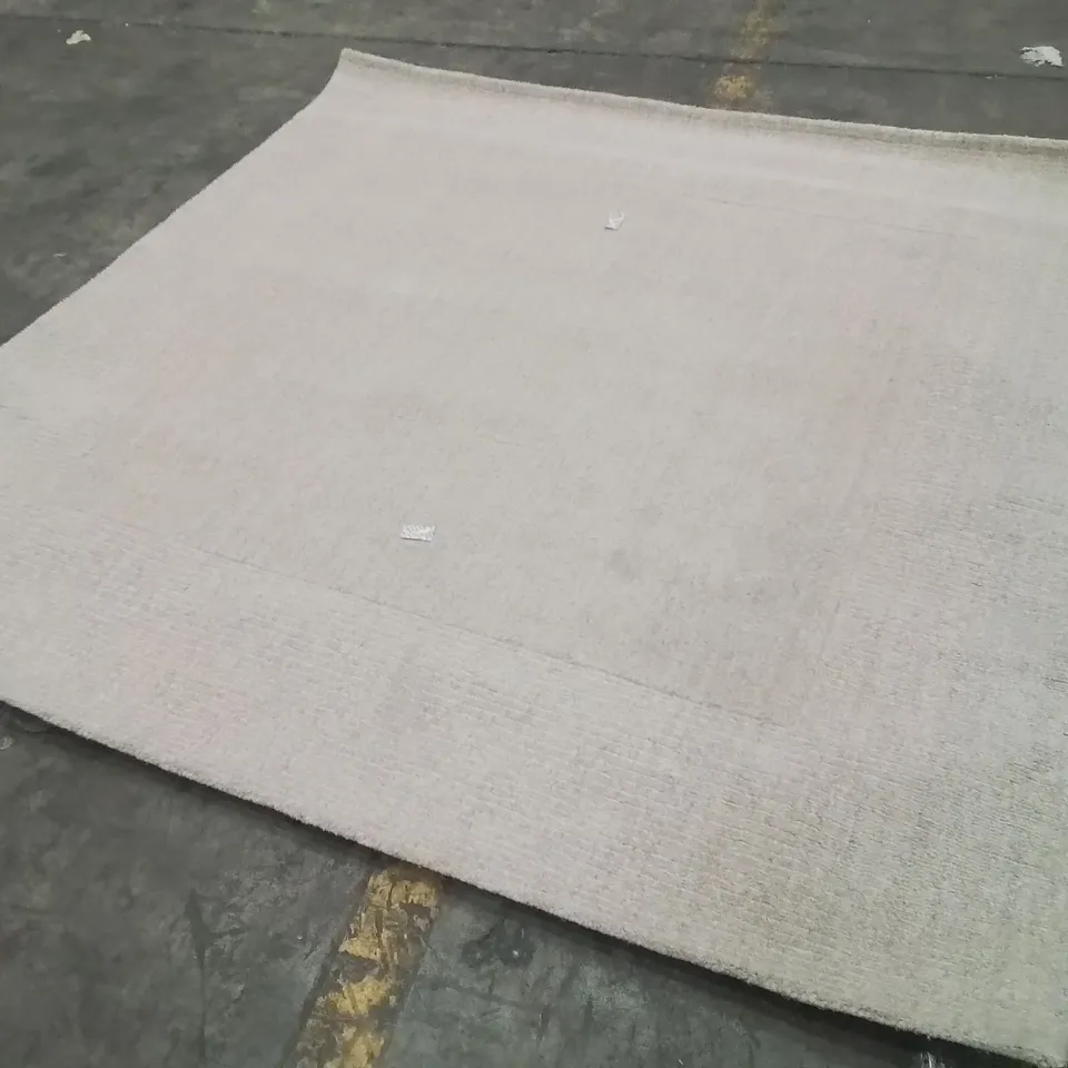 QUALITY DESIGNER AREA RUG - APPROXIMATELY 200X200CM