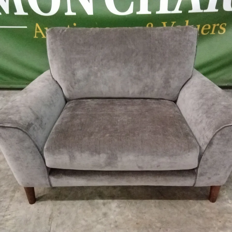 AIYANNA SNUGGLE CHAIR RRP £799