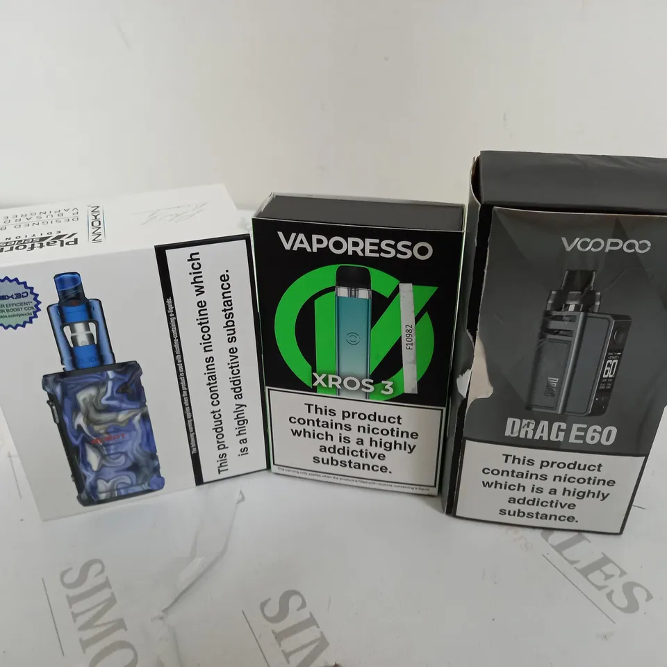 APPROXIMATELY 20 VAPES & E-CIGARETTES TO INCLUDE INNOKIN ADEPT ZLIDE, VAPORESSO XROS 3, VOOPOO DRAG E60, ETC