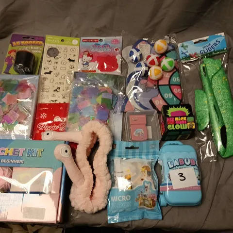 LARGE QUANTITY OF ASSORTED TOYS, GAMES AND CRAFT ITEMS 