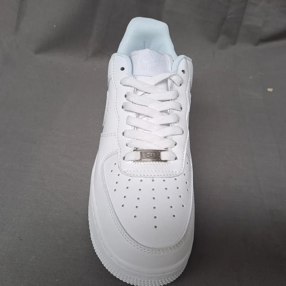 PAIR OF NIKE AIR FORCE 1 SHOES IN WHITE UK SIZE 6