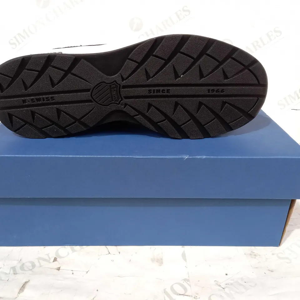 BOXED PAIR OF K-SWISS VISTA TRAINERS IN BLACK UK SIZE 9