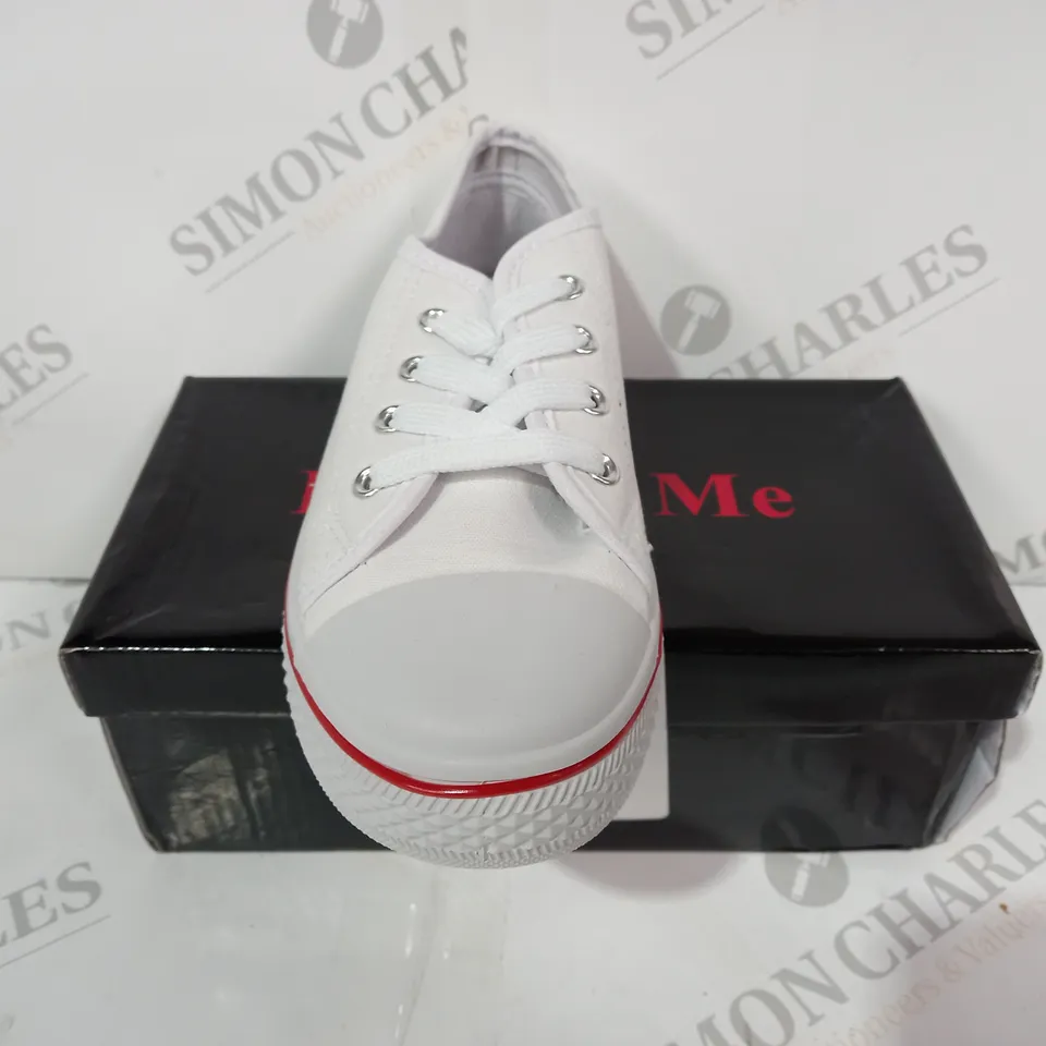 BOXED PAIR OF INSPIRE ME CANVAS SHOES IN WHITE SIZE 2