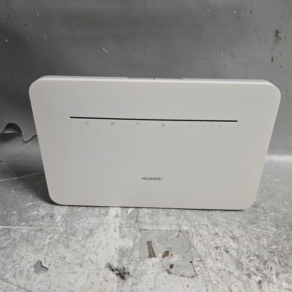 BOXED HUAWEI 4G ROUTER 3 PRO