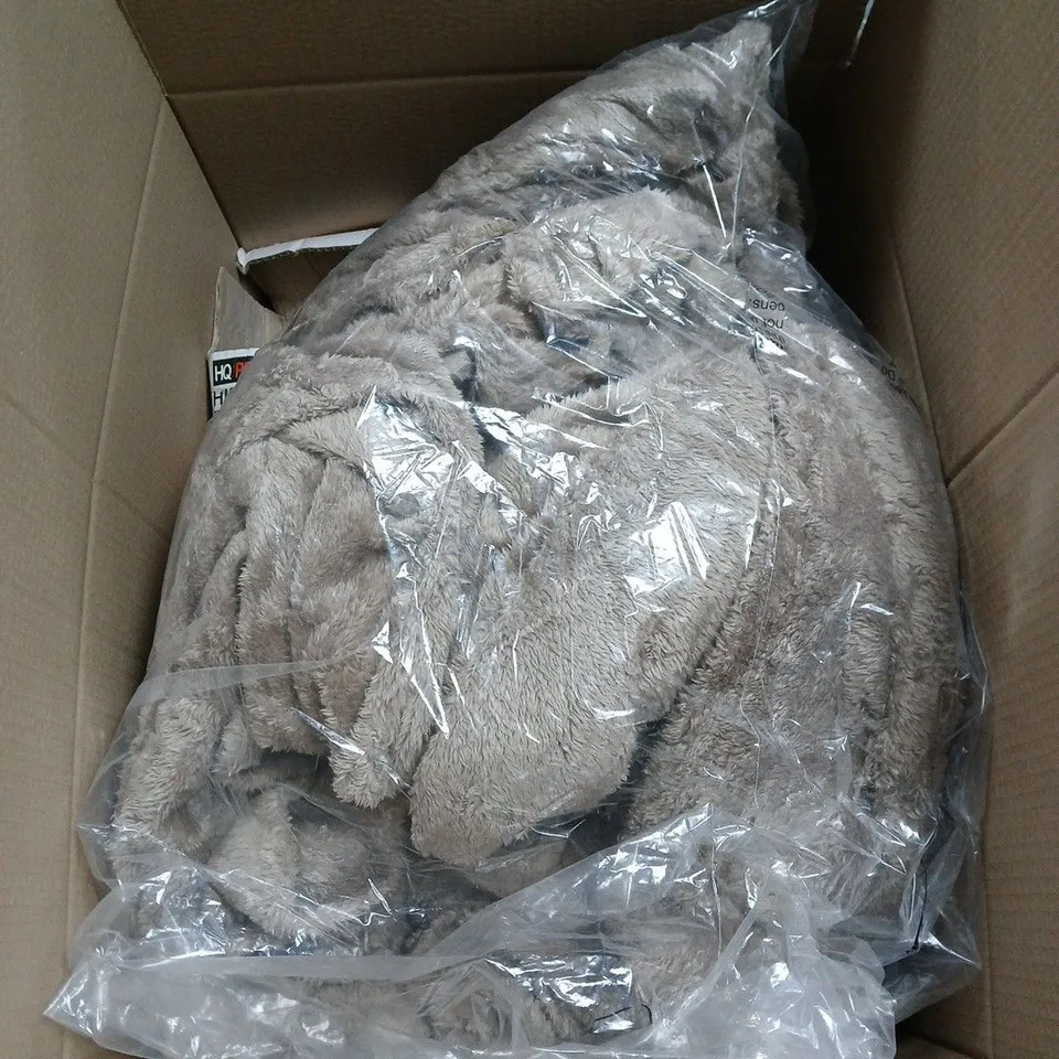 BOX OF APPROXIMATELY 15 ASSORTED ITEMS TO INCLUDE CLOTHING, HANDBAG ETC