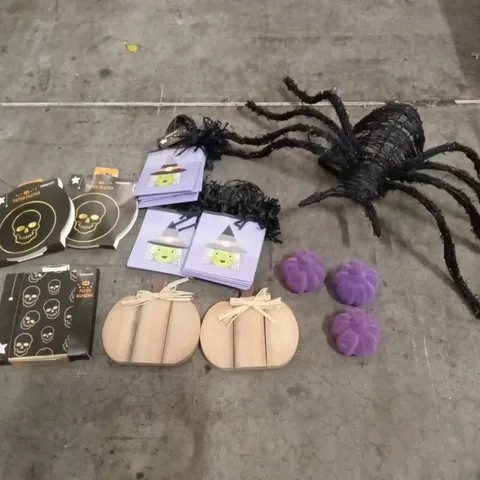 PALLET CONTAINING A LARGE ASSORTMENT OF BRAND NEW HALLOWEEN GOODS AND PRODUCTS TO INCLUDE; DECORATIVE SPIDER, GIFT BAGS, PAPER PLATES, DISPLAY PUMPKINS ETC