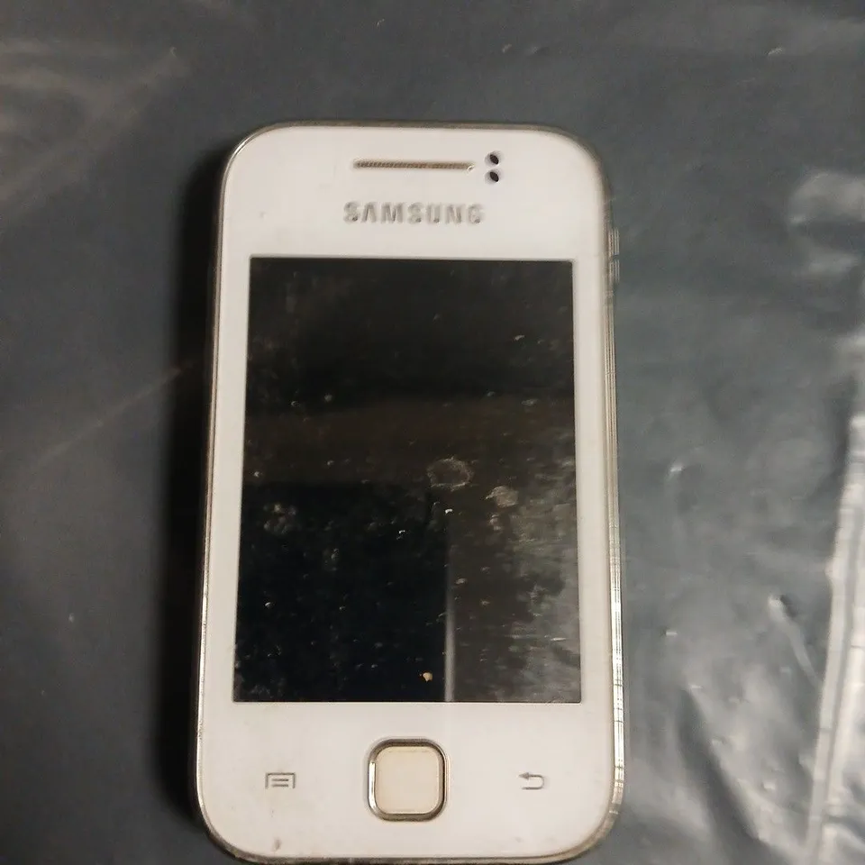 SAMSUNG MOBILE PHONE – WHITE - MODEL UNSPECIFIED