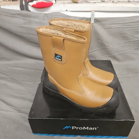 BOXED PAIR OF PROMAN PM104 CHICAGO RIGGER SAFETY BOOTS IN TAN - UK 12