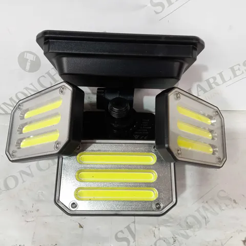 BOXED BELL & HOWELL 300 LUMENS BIONIC FLOODLIGHT