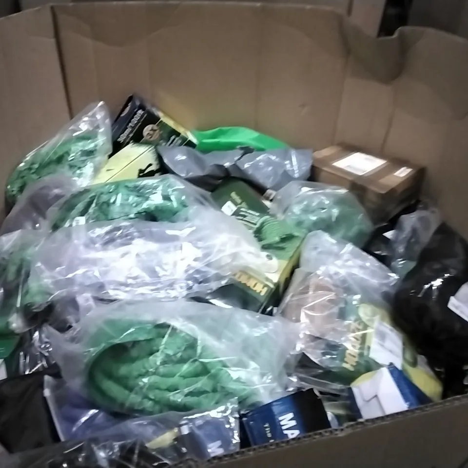 PALLET CONTAINING LARGE QUANTITIES OF HOSES