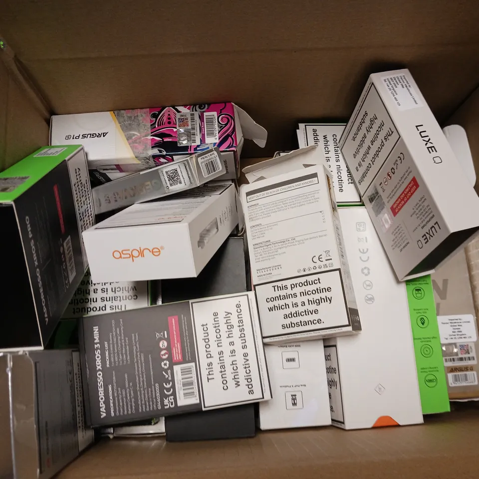 APPROXIMATELY 20 VAPES & E-CIGARETTES TO INCLUDE VAPORESSO XROS PRO, ASPIRE GOTEK PRO, GEEKVAPE QPOD SONDER Q, ETC