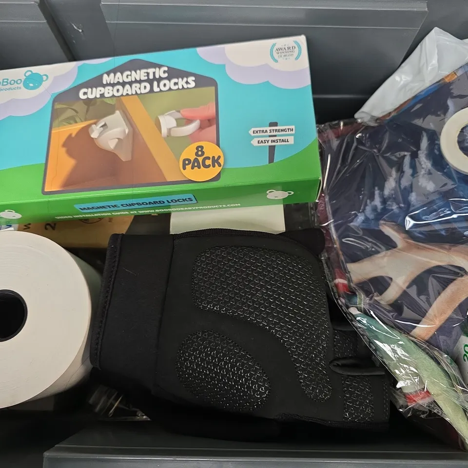 APPROXIMATELY 15 ASSORTED HOUSEHOLD ITEMS TO INCLUDE MAGNETIC CUPBOARD LOCKS, PIPE JOINTING COMPOUND, PET NAIL CLIPPERS, ETC