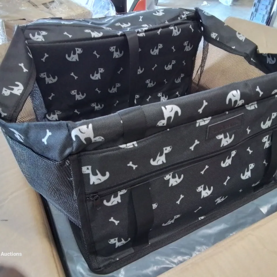 BOX CONTAINING LARGE AMOUNT OF PET CARRIERS FOR CARS