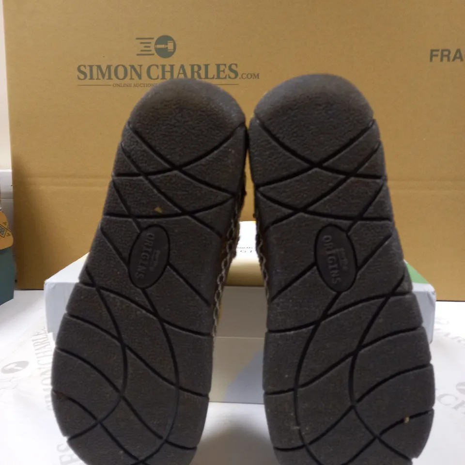 EARTH ORIGINS EMMALYN SUEDE HOUSE BOOTIE SLIPPER SIZE 6