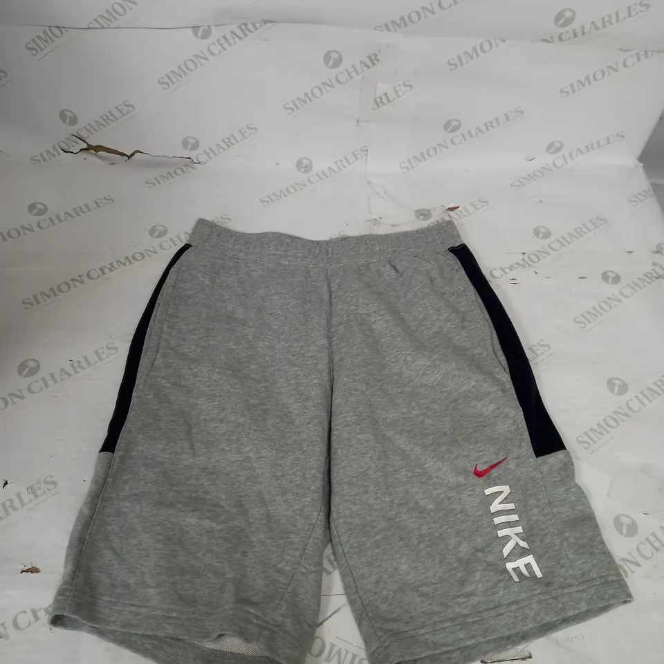 NIKE CASUAL FLEECE SHORTS IN GREY SIZE S