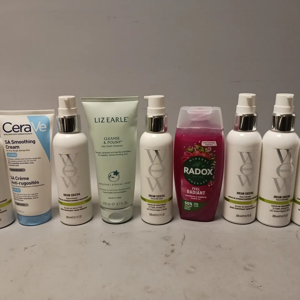 APPROXIMATELY 20 ASSORTED COSMETIC PRODUCTS TO INCLUDE WOW DREAM COCKTAIL, RADOX BODY WASH, AND LIZ EARLE HOT CLOTH CLEANSER ETC. 