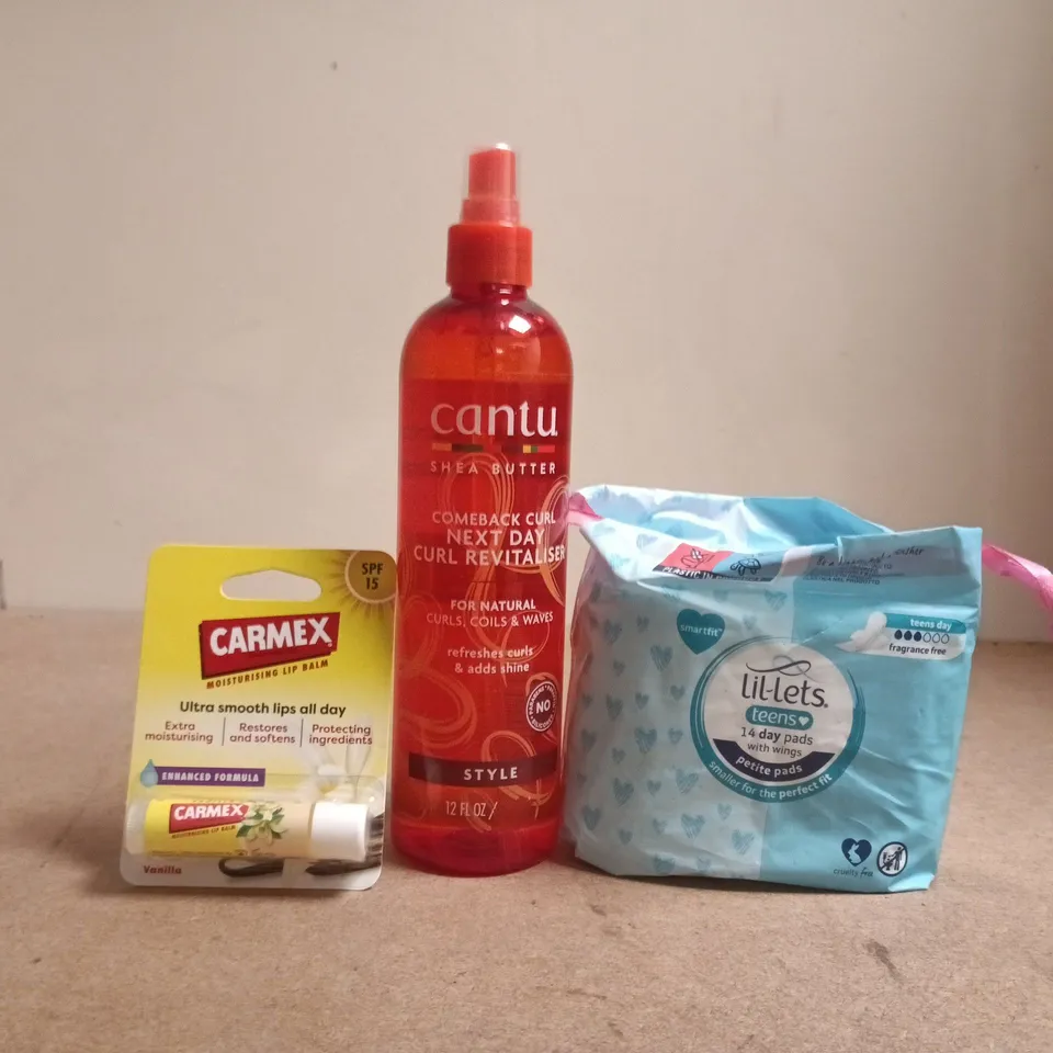 APPROXIMATELY 10 ASSORTED COSMETIC ITEMS INCLUDING VARIOUS MAKES AND BRANDS - COLLECTION ONLY