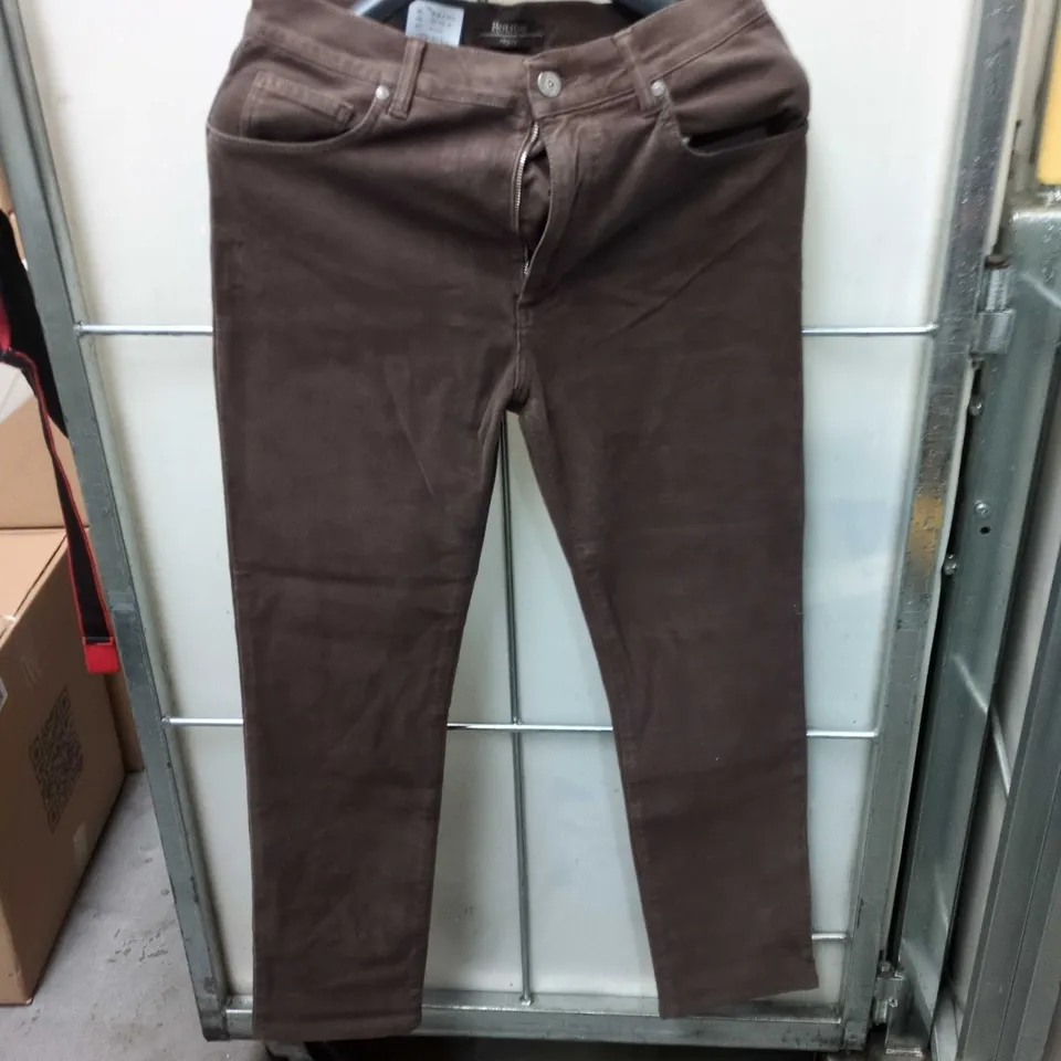 BOX OF APPROXIMATELY 20 ASSORTED CLOTHING ITEMS TO INCLUDE:  GREY PUFFER AND BROWN CHINOS