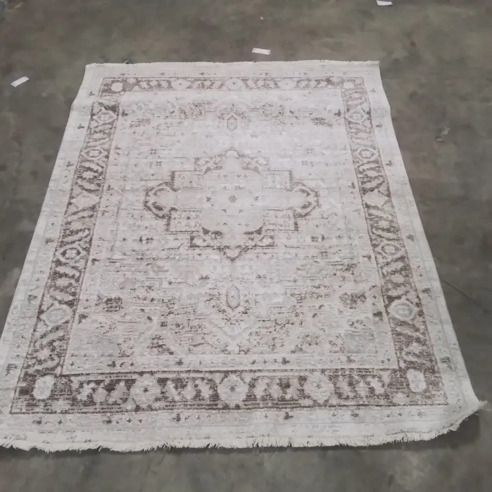 QUALITY DESIGNER AREA RUG - APPROXIMATELY 165X125CM