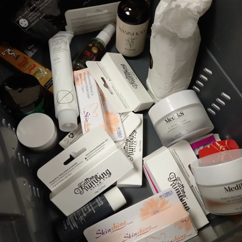 ASSORTED HEALTH AND BEAUTY ITEMS APPROX. 20 ITEMS 