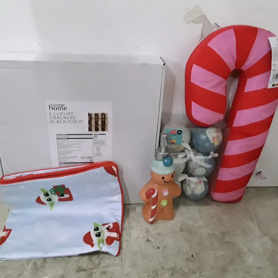 BOX CONTAINING APPROXIMATELY 18 ASSORTED BRAND NEW CHRISTMAS PRODUCTS