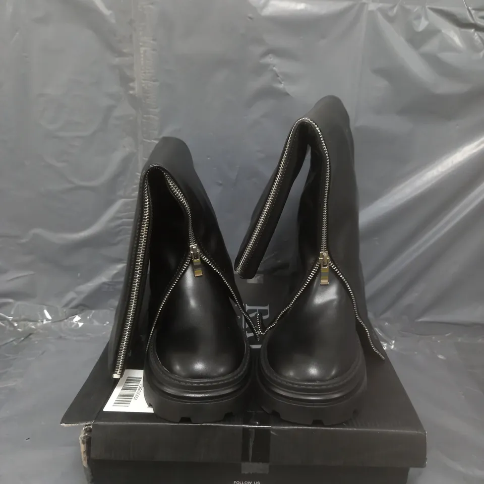 BOXED RAID ZIP DETAIL KNEE HIGH BOOT SIZE 5 