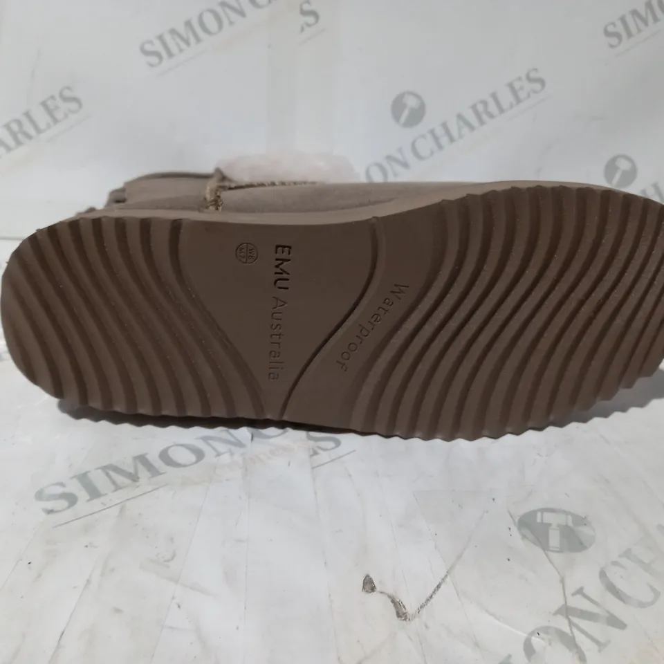 BOXED PAIR OF EMU BIRDWOOD BOOTS IN MUSHROOM UK SIZE 6