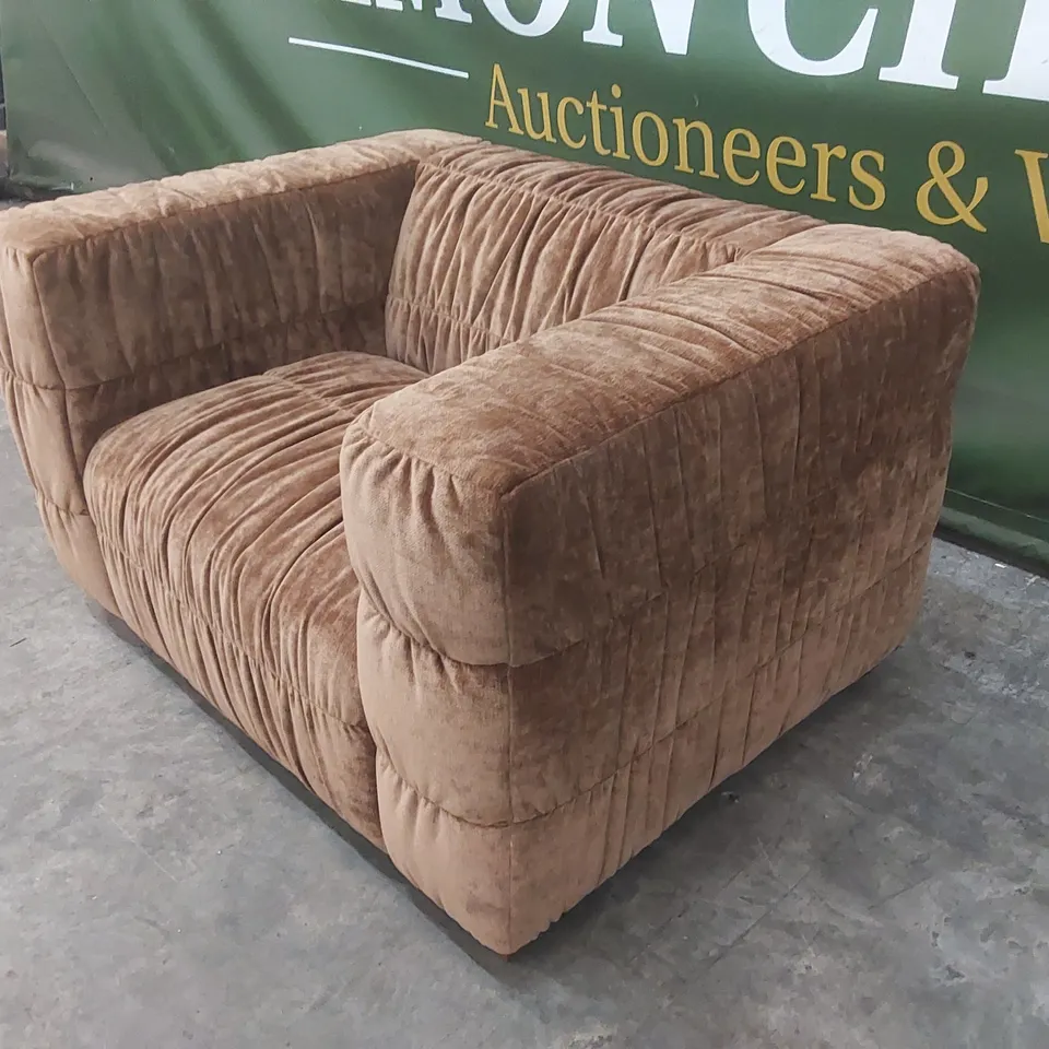 QUALITY DESIGNER PLAZA SNUGGLER CHAIR IN VELORE FABRIC - BRONZE