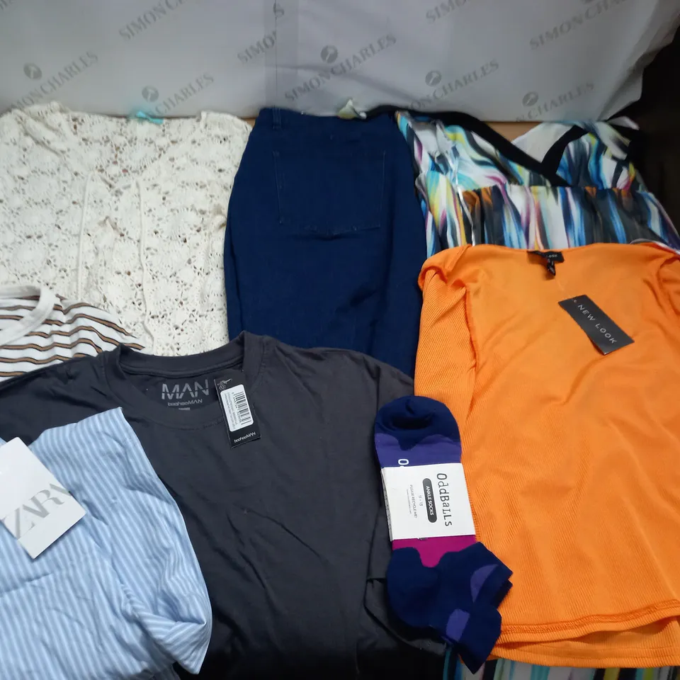 LARGE QUANTITY OF ASSORTED CLOTHING ITEMS TO INCLUDE ZARA, BOOHOO AND NEW LOOK