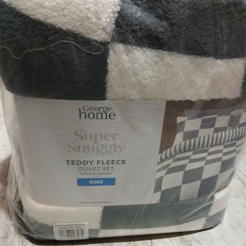 PALLET OF APPROXIMATELY 23 BRAND NEW HOME TEDDY FLEECE DUVET SET KING SIZE
