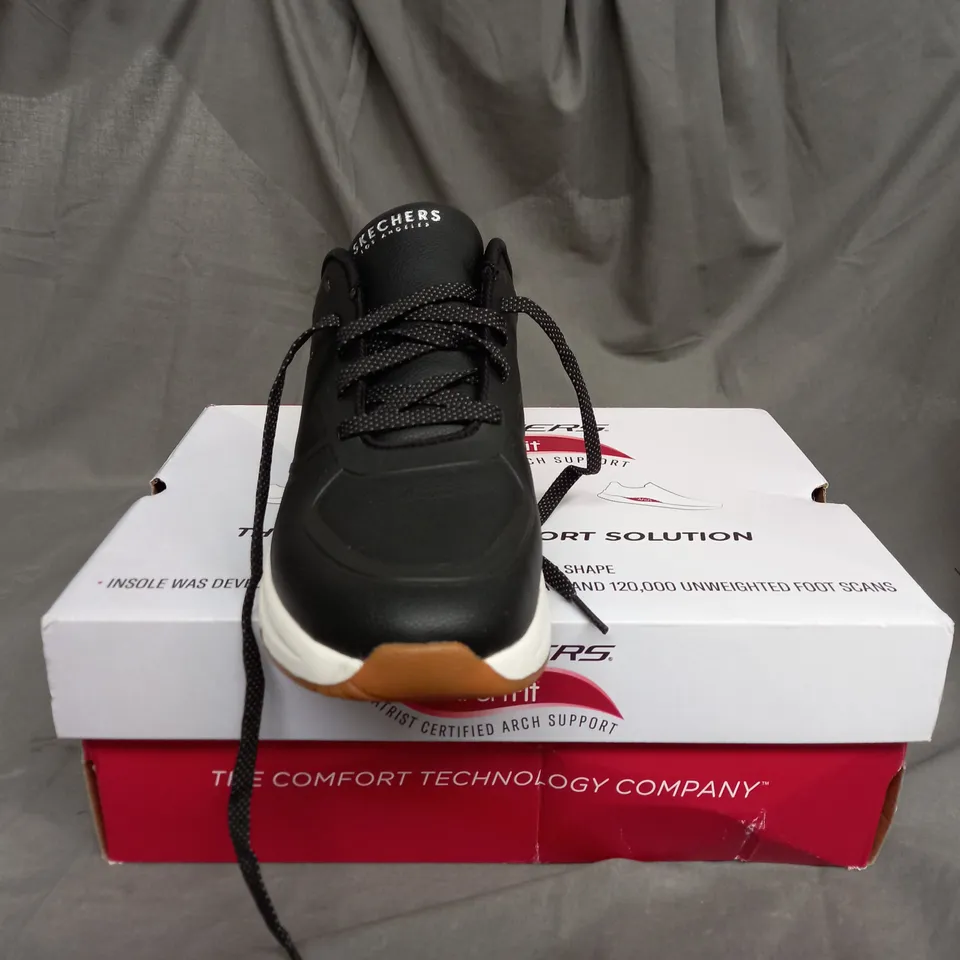 SKECHERS TRAINER IN BLACK SIZE 6