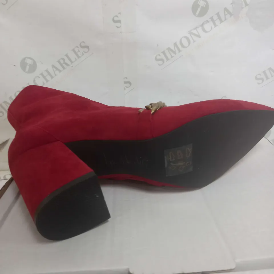 BEN DE LISI CHAIN LINK SUEDE ANKLE BOOT SIZE 7 