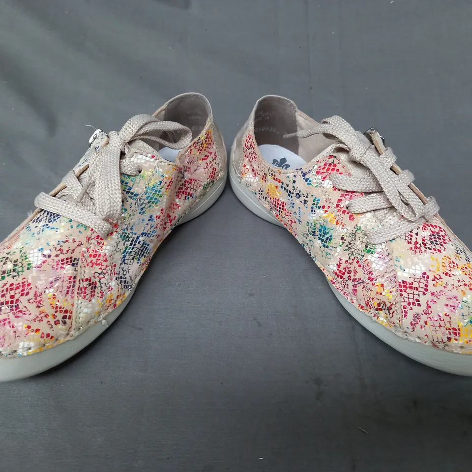 BOXED PAIR OF RIEKER TRAINERS IN MULTI SIZE 6