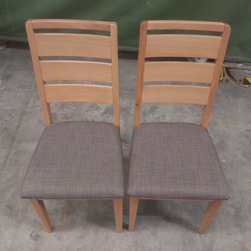PAIR OF DESIGNER WOODEN DINING CHAIRS WITH PADDED UPHOLSTERED SEATS