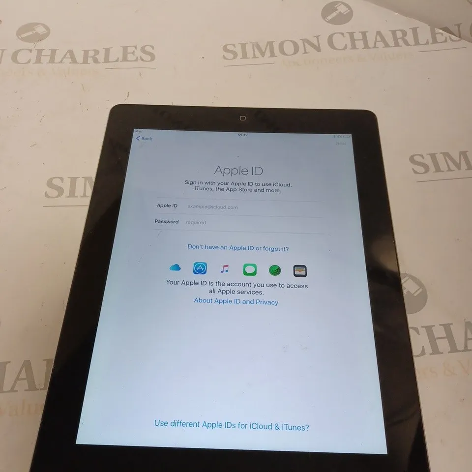 UNBOXED APPLE IPAD MODEL A1458 SILVER/BLACK