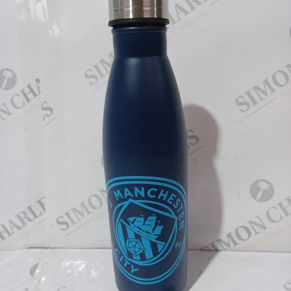 BOXED MANCHESTER CITY WATER BOTTLE & BADGE GIFT SET