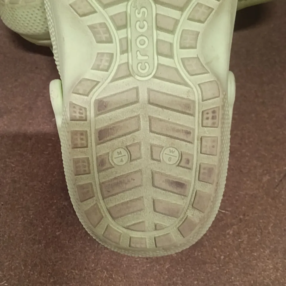 CROCS CLOG SHOES – LIGHT GREEN/OLIVE, PAIR – UK SIZE 4M/6W