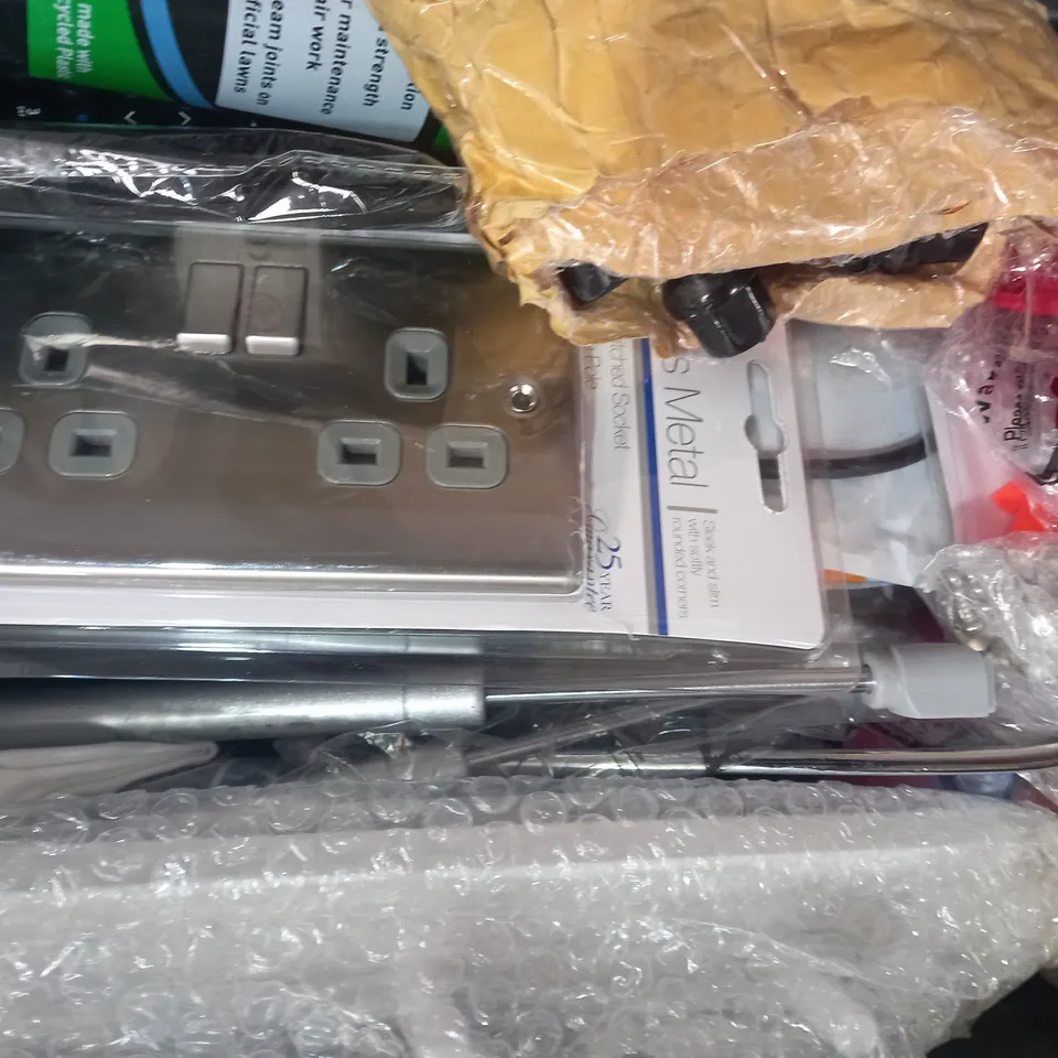 LOT OF APPROXIMATELY 10 ASSORTED HOUSEHOLD ITEMS TO INCLUDE ENVIROSTIK AQUA BOND, NEXUS METAL DOUBLE SWITCHED SOCKET, PET FUR REMOVER, ETC