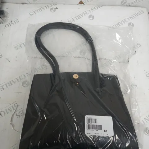 ASHWOOD IN BLACK HAND BAG